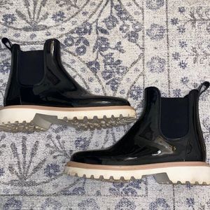 Dolce Vita Chelsea Boot- Stormy Rain Boot Black Size 7